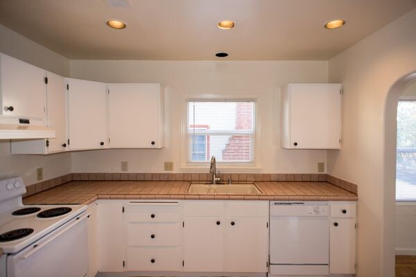 Building Photo - 1408 Rice St