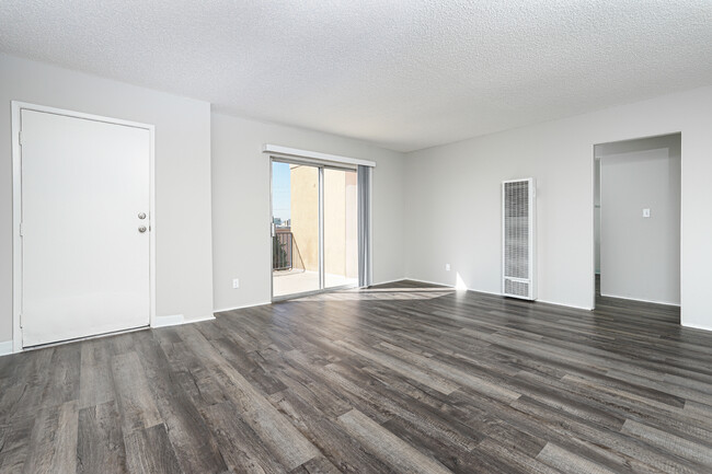 Foto del edificio - La Habra Pines Apartments