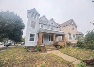 Building Photo - 425 Fuller Ave SE