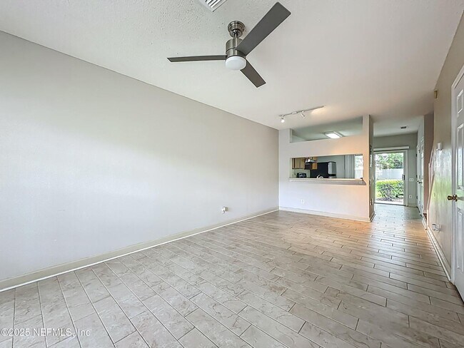 Foto del edificio - 12311 Kensington Lakes Dr