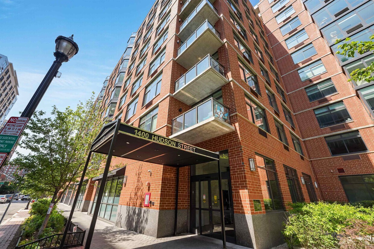 Foto principal - 1400 Hudson St