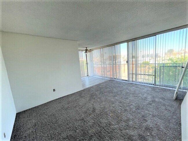Foto del edificio - DOWNTOWN LONG BEACH 2BR/2BA CONDO ON 4TH F...