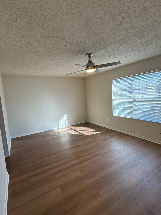 Foto del edificio - 2205 Lannigan Dr