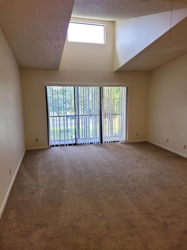 Building Photo - 3636 Alder Dr