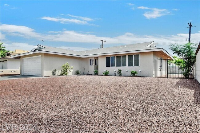 Foto del edificio - 102 Hollyhock Ln