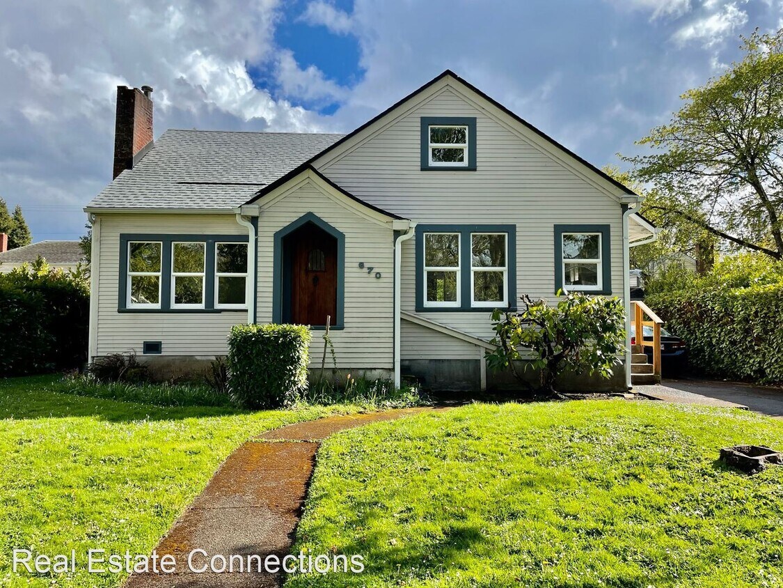 Primary Photo - 3 br, 2 bath House - 670 W. 10th Avenue