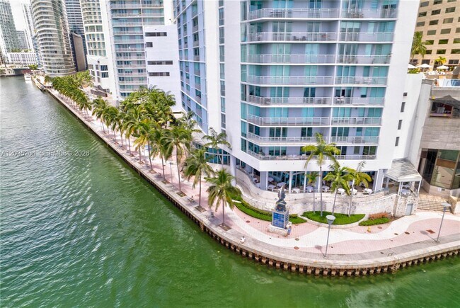 Foto del edificio - 335 S Biscayne Blvd