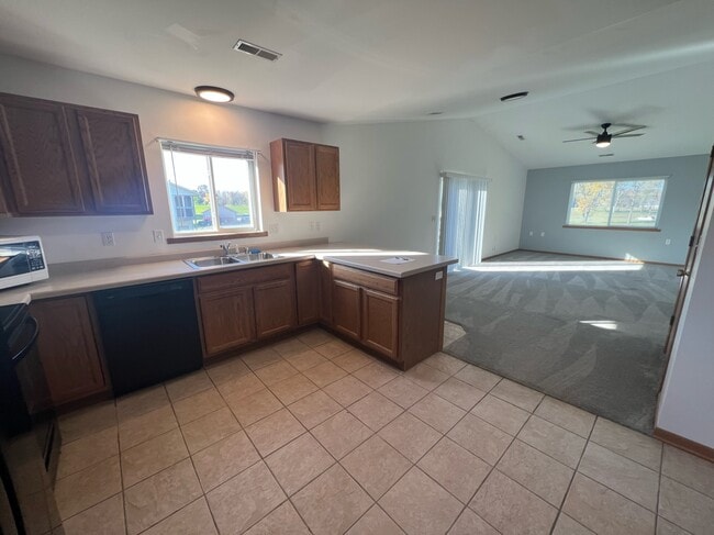Building Photo - 450 Skare Rd
