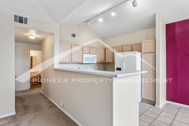 Building Photo - 8500 E Jefferson Ave