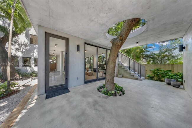 Foto del edificio - 1000 NW 9th Ct