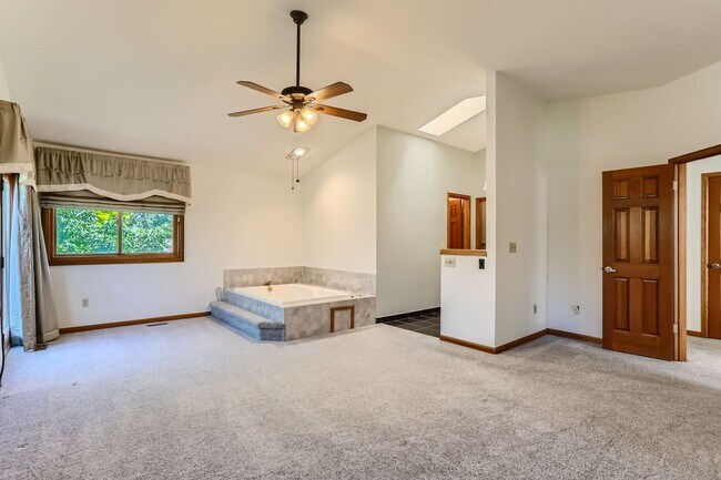 Foto del edificio - Evolve Real Estate: Gorgeous Single Family...