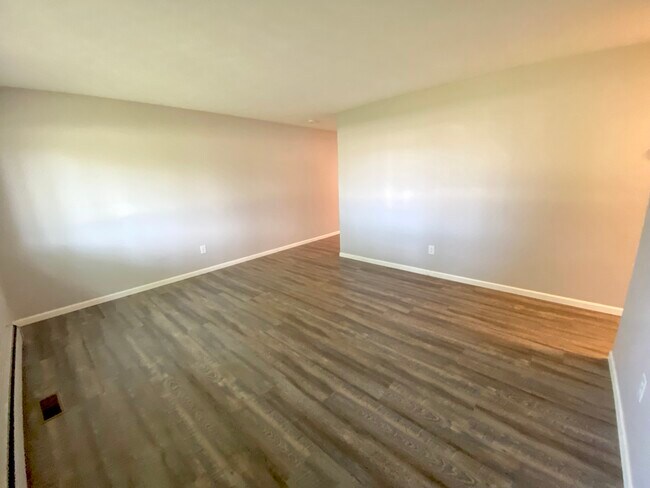 Building Photo - 3348 Highland Park