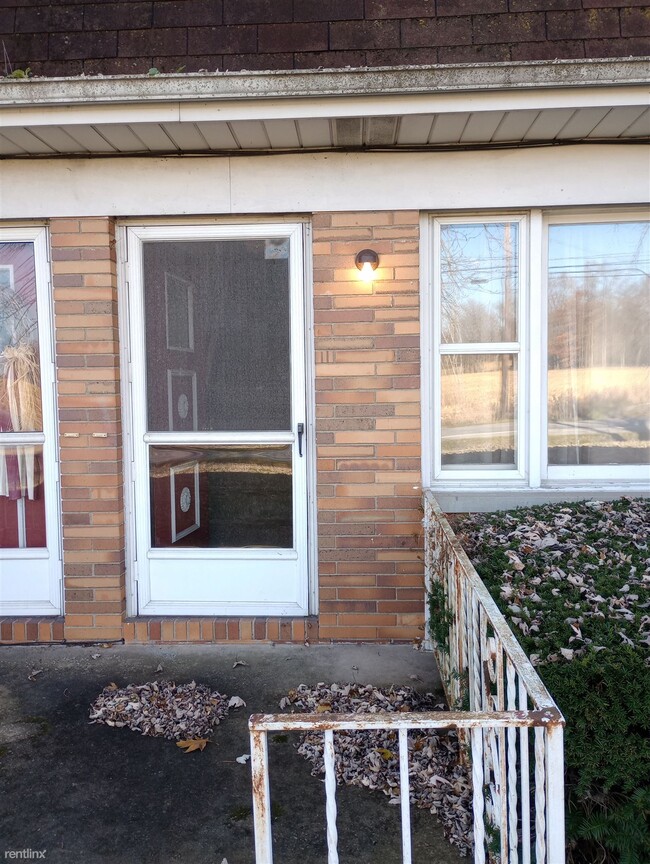 Building Photo - 2 br, 1 bath Townhome - 268 Mohawk School ...