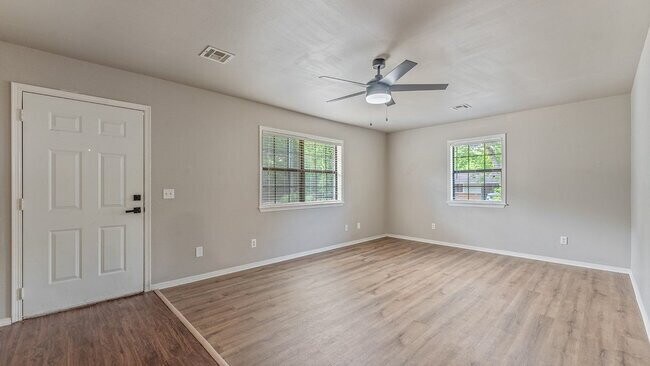 Foto del edificio - Newly Remodeled 2-Bed, 2-Bath Duplex