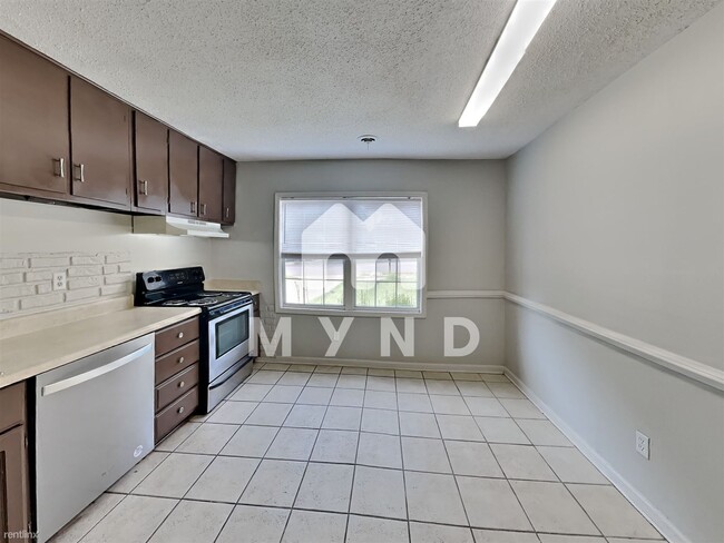 Building Photo - 3 br, 1.5 bath House - 2830 Meadowbrook Dr