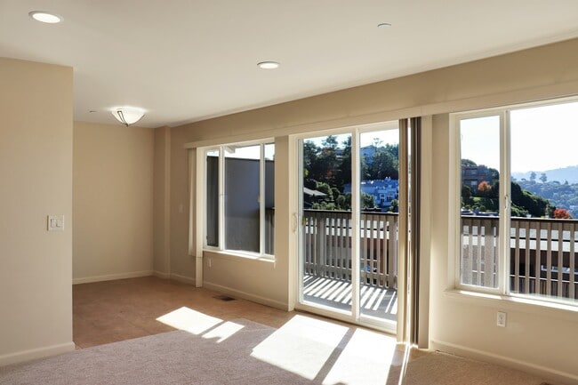 Building Photo - 55 Marinero Cir