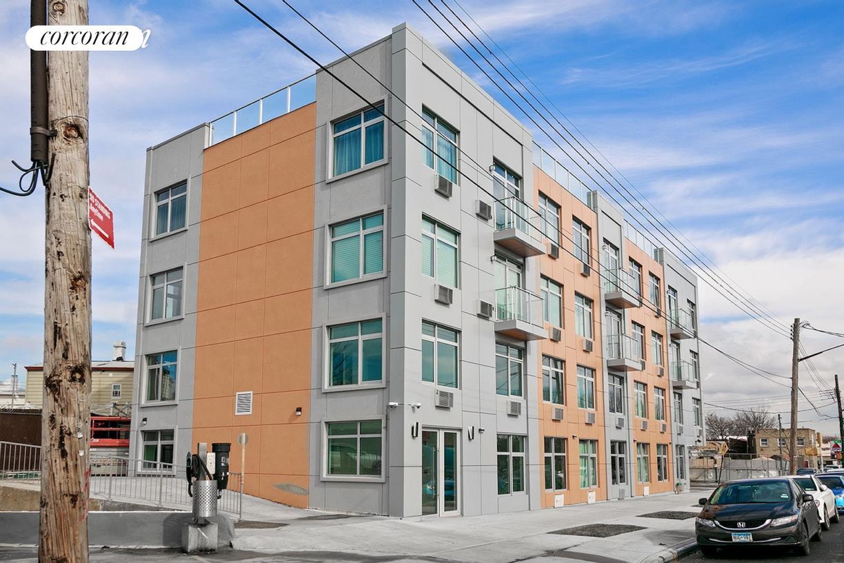 Foto principal - 86-15 Rockaway Blvd