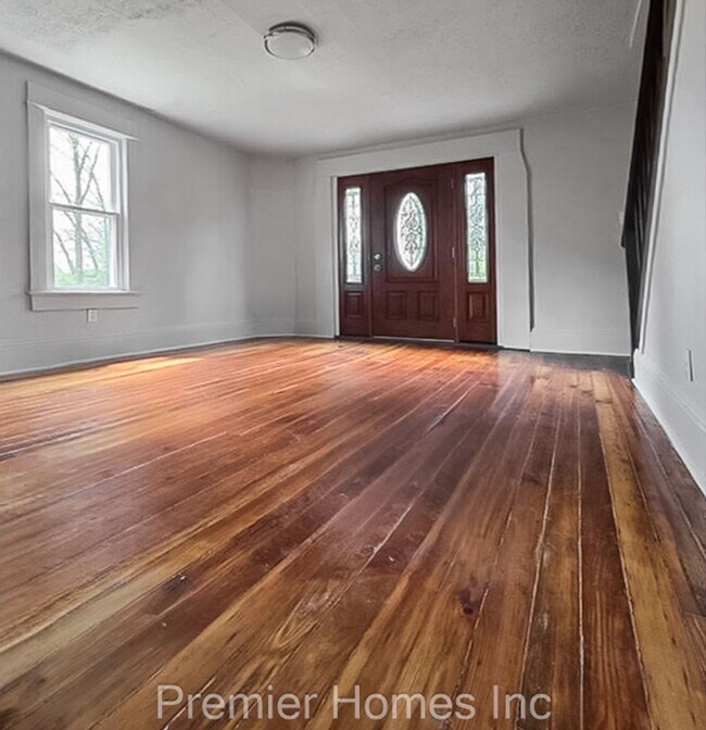 Foto del edificio - 3 Bed Home with Hardwood Floors & Rear Deck – $1,495/mo