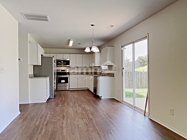 Foto del edificio - 8443 Redding Glen Ave