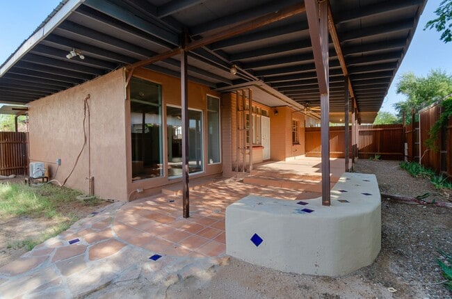 Private Home Steps away from U of A Campus! - Private Home Steps away from U of A Campus!