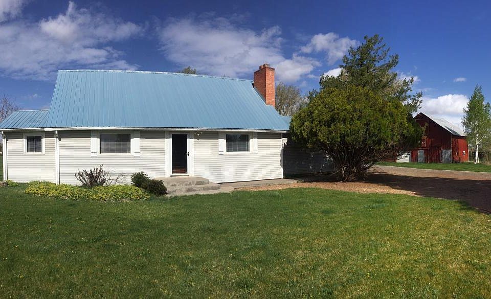 Primary Photo - Two Story House with 0ne Car Attached Garage