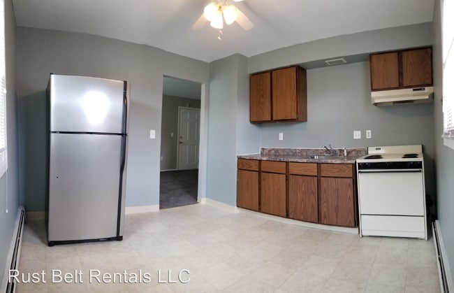 Building Photo - 2 br, 1 bath Apartment - 2060 Wolosyn Circle