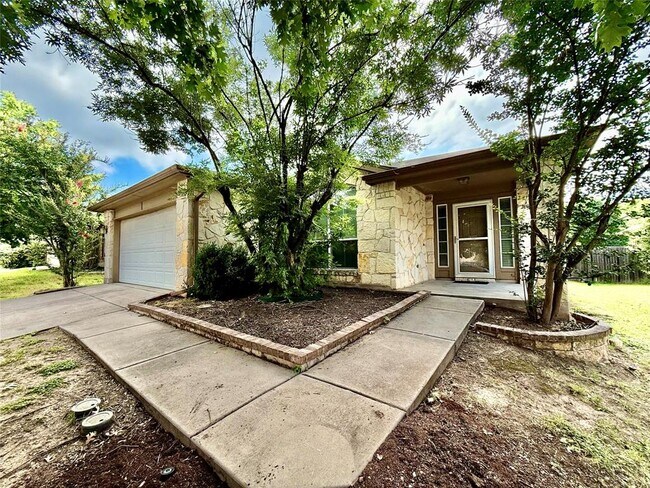Building Photo - 314 Comal Run