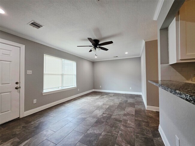 Building Photo - 1053 Willow Oaks Cir
