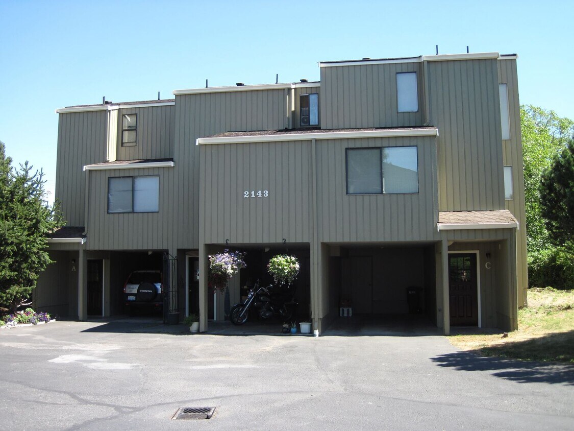 Primary Photo - 2143 Eastview Pl