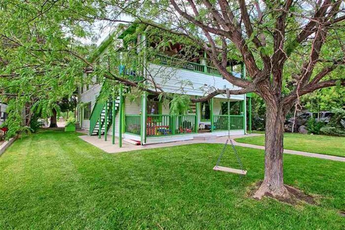Foto del edificio - Charming 2-Bedroom Victorian Unit in the H...