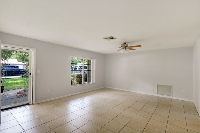 Building Photo - 2705 S Dellwood Dr