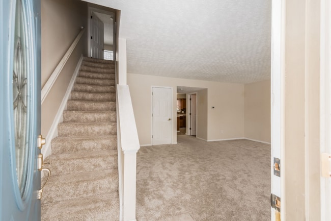 Building Photo - 8651 Olenbrook Dr