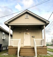 Building Photo - 1334 Monroe St