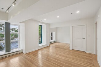 Building Photo - 110 W 9th St