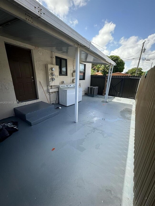 Building Photo - 7360 SW 21st St