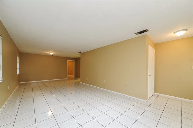 Building Photo - 3219 N Osprey Ave