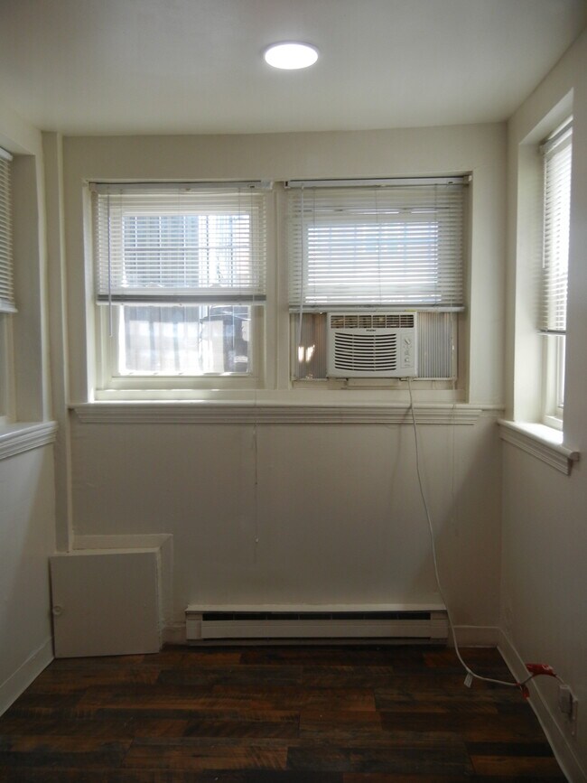 Living room Nook - 700 8th St NE