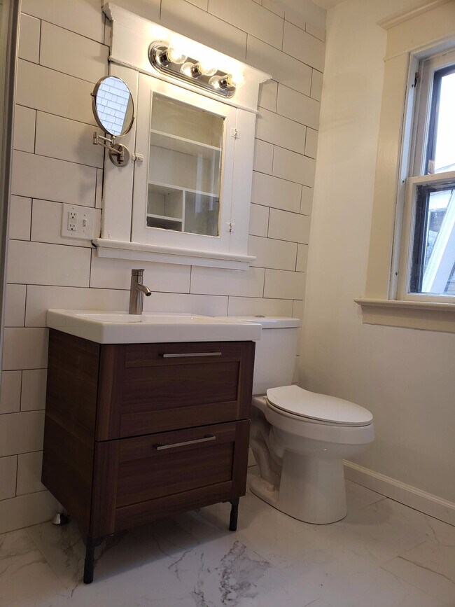 Photo - 369 S Winooski Ave Apartment