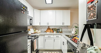 Model-Kitchen-01-The-Hills-Northview-Harrisonburg-VA-4 - The Hills Northview Apartments