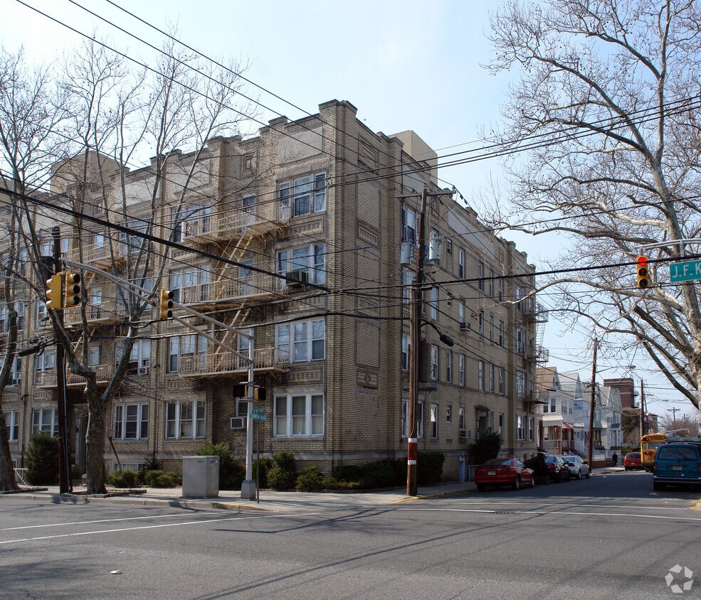 Building Photo - 431 Kennedy Blvd