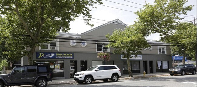 Foto del edificio - 376 Larkfield Rd