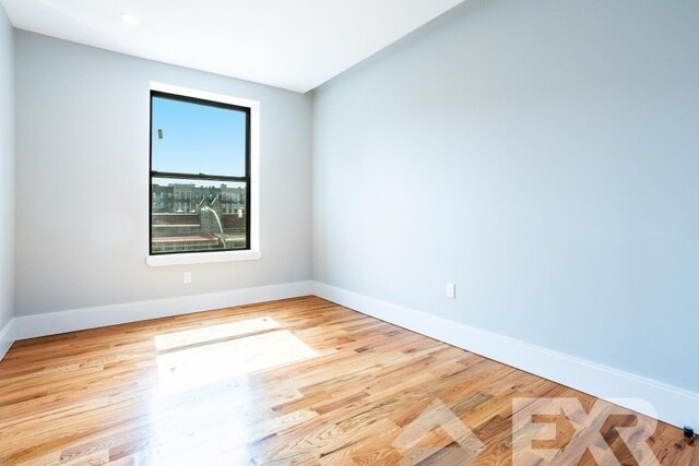 Building Photo - 245 Sullivan Pl