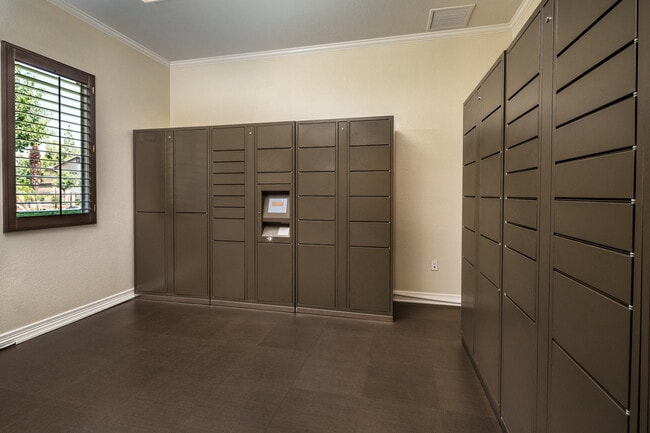 Photo - Colonnade Apartments