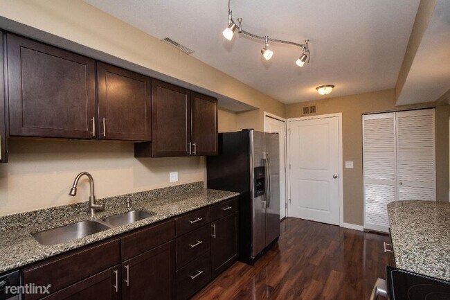 Foto del edificio - 1000 Oakcrest St