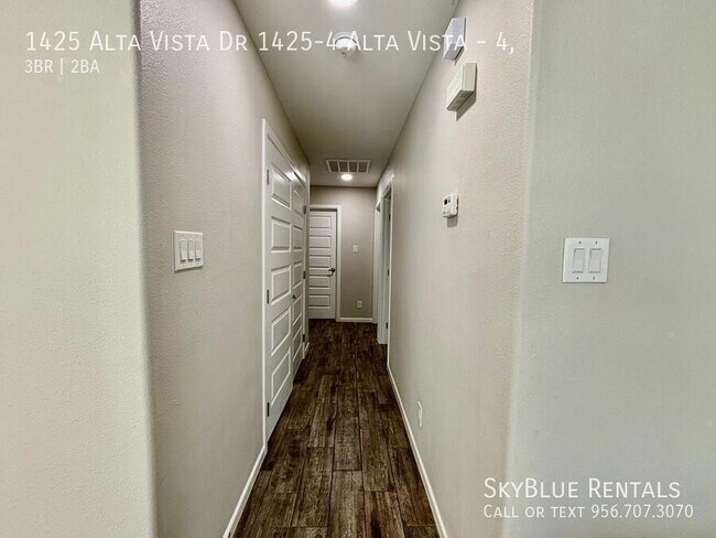 Building Photo - 1425 Alta Vista Dr