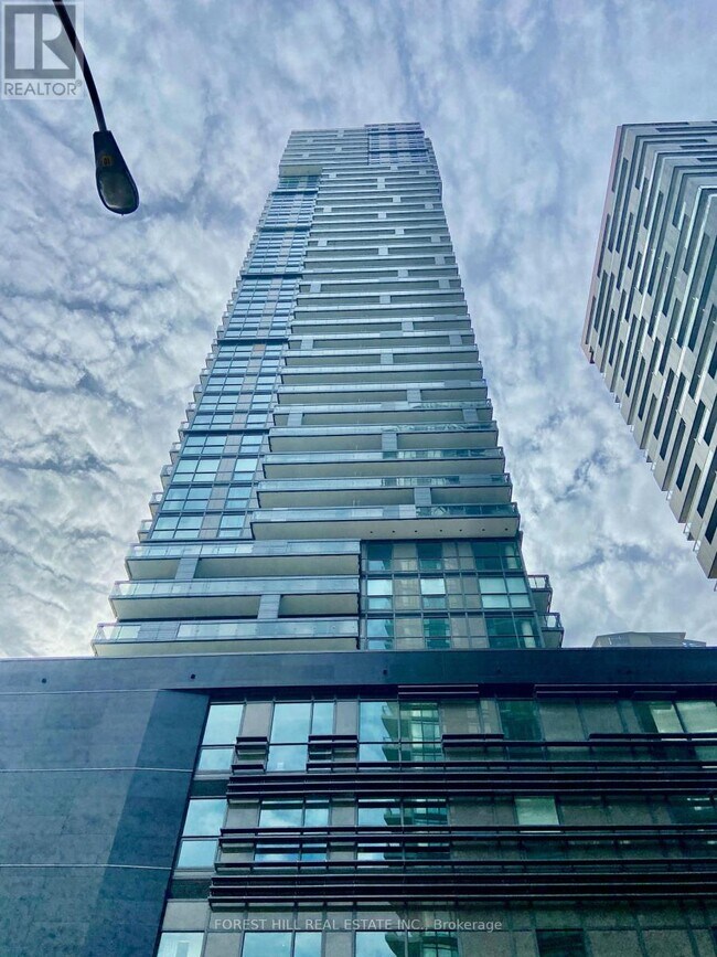 Building Photo - 39 Roehampton Ave
