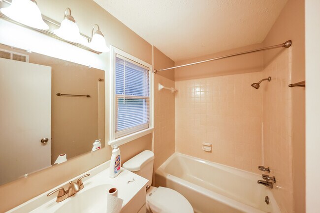 Foto del edificio - Charming 4 Bedroom in Tuscaloosa!