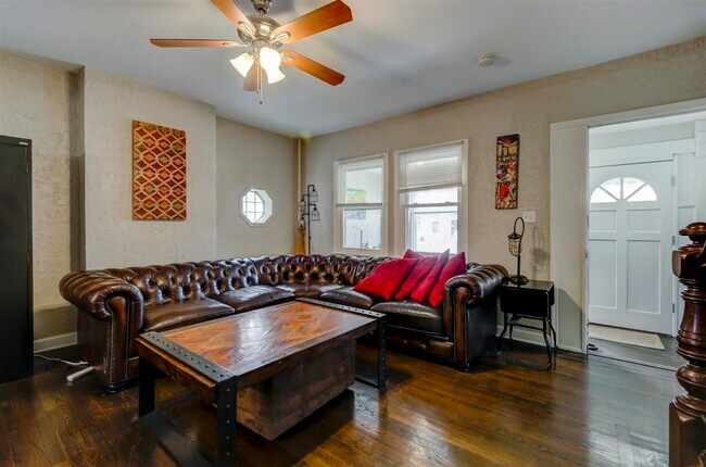 Foto del edificio - 13 E 44th St