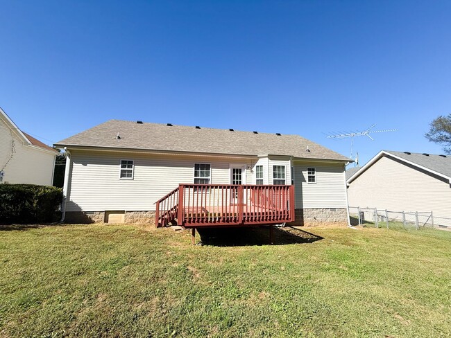 Building Photo - 3 Bedroom 2 Bathroom Home!!
