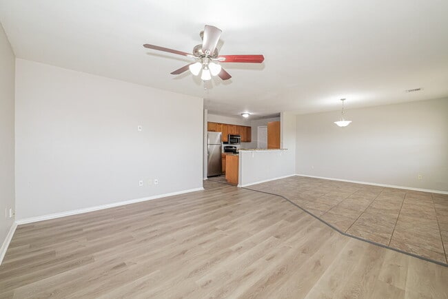 Building Photo - 1933 Creekridge Dr